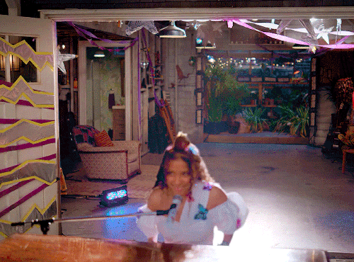 wmhalliwell:Julie and her Hologram Band
