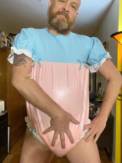 A Buddy Let Me Borrow A Cute Outfit For Tonight. Thank You!
