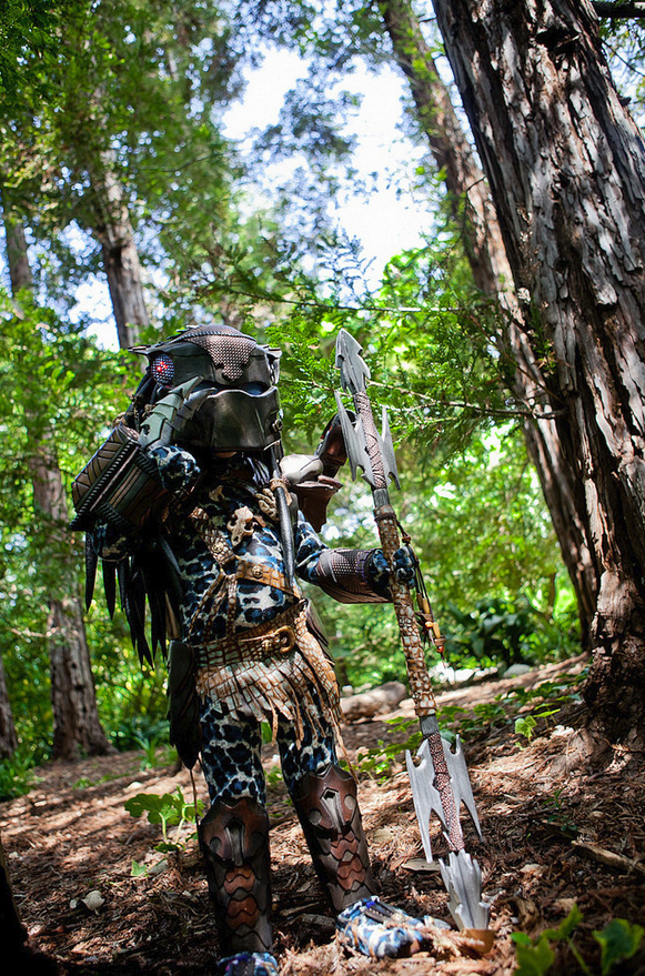 marlene:  nerdsandgamersftw:  Baby Predator Cosplay By Albert Lien | Full Gallery
