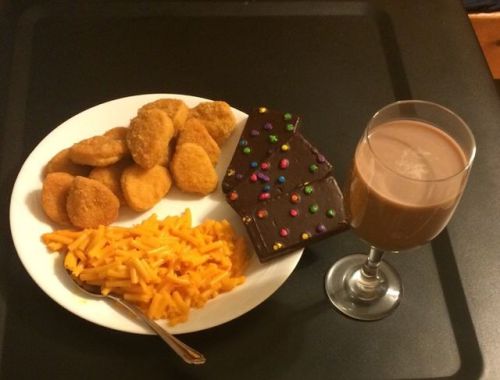 earthshakinlove: influencedaesthetics: its-sam-doode:Fine dining bane app the teeth bone apple tea