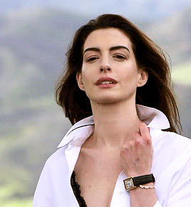 thottybarnes:dcmultiverse:Anne Hathaway behind the scenes of Shape Magazine cover shoot