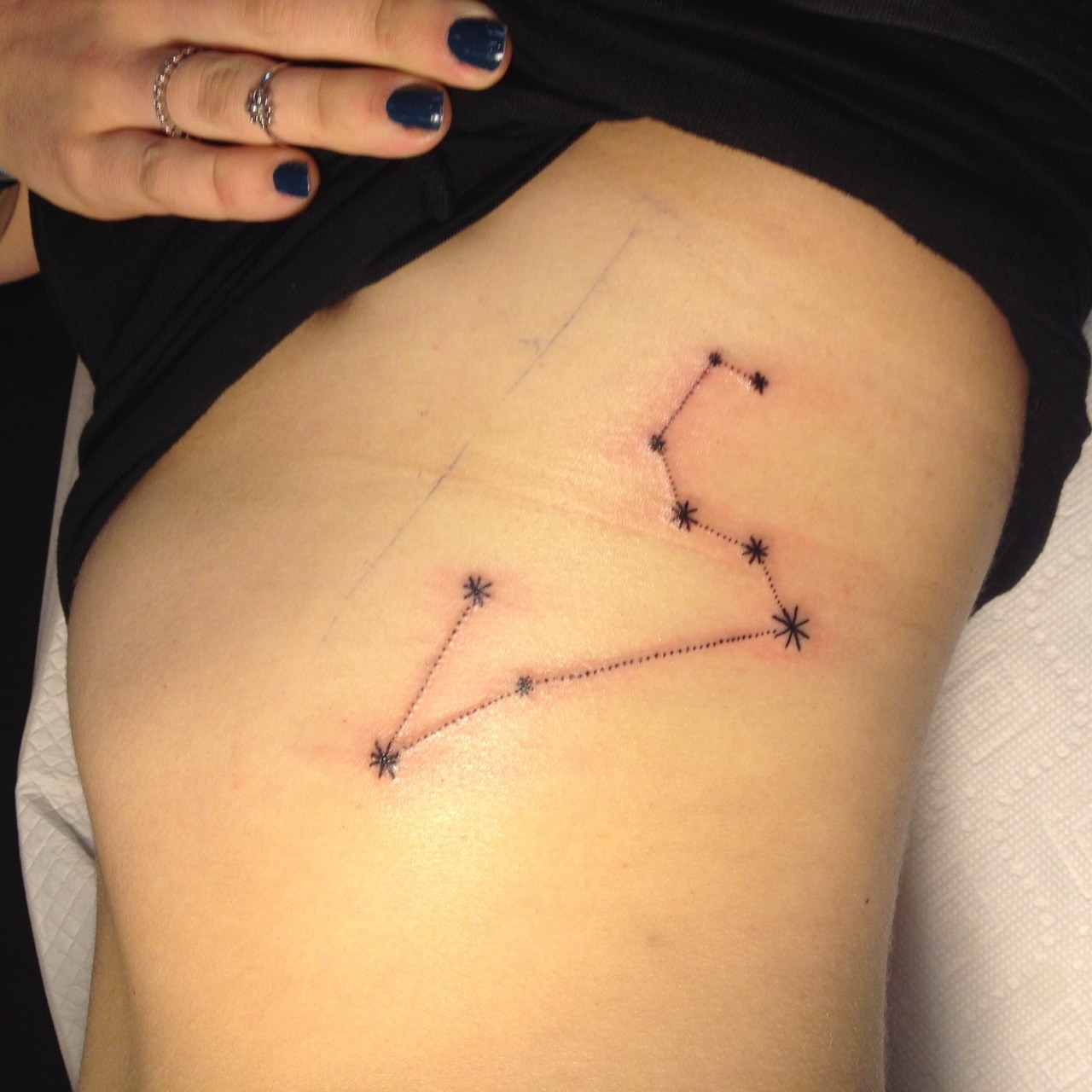 BLACK HOUSE TATTOO on Tumblr: Souhvězdí tetování / Constellations tattoo  Souhvězdí minimalistické tetování na stehně pro ženu. #blackhousetattoo  #bhtprg...