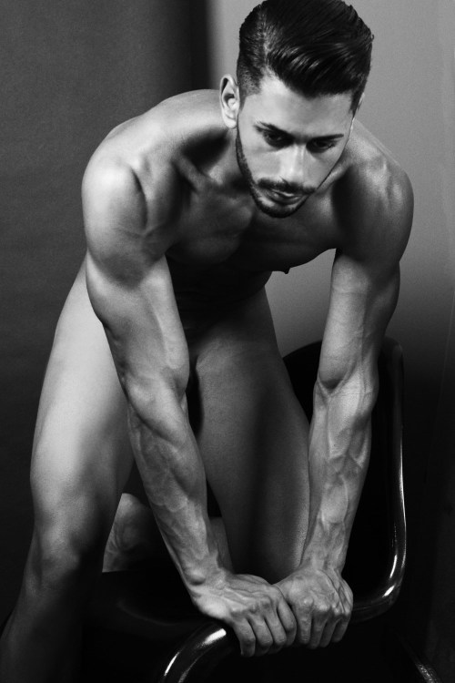 hotmalescenes:  Darren