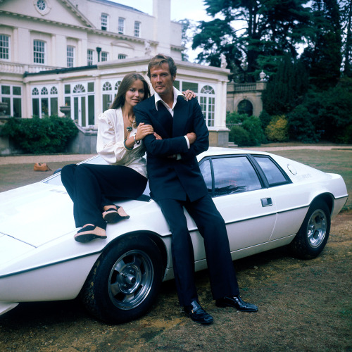 Barbara Bach, Roger Moore, 1976 Lotus Esprit S1 / publicity photo for Lewis Gilbert’s The Spy Who Lo