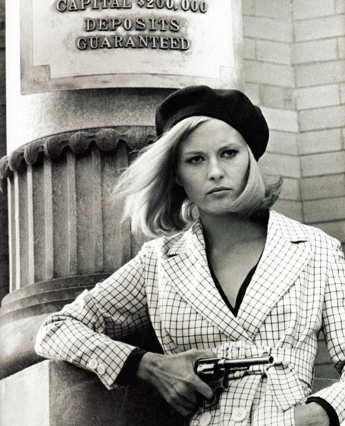 Porn Pics Faye Dunaway dans Bonnie and Clyde, 1967.