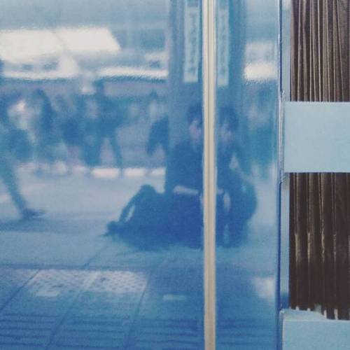 #self #selfie #reflection #blue #metal #train #metalic #timing #japan #osaka (at Tengachaya Station)