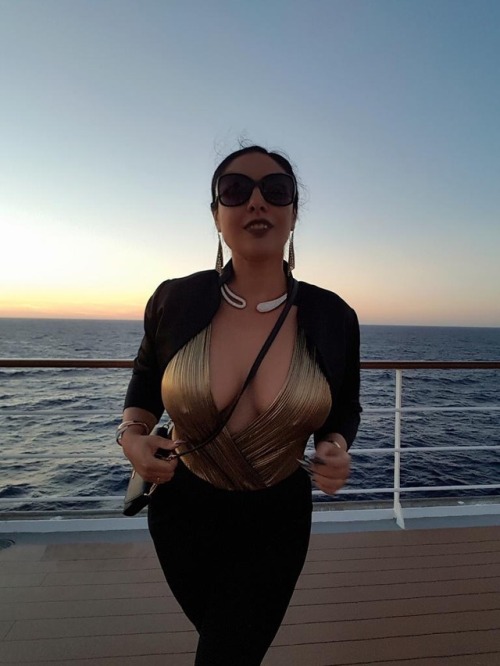 ezada-slave: dany-oh00:  Goddess Ezada Sinn - always on top Her boys Her clips: EzadaSinn.com Her bl