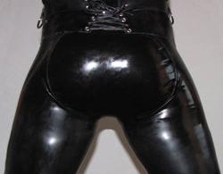 sargedehner: Rubber butt 