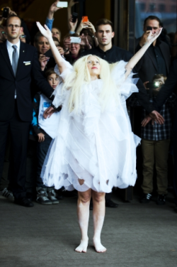 gagaroyale:  Gaga outside her hotel in Berlin