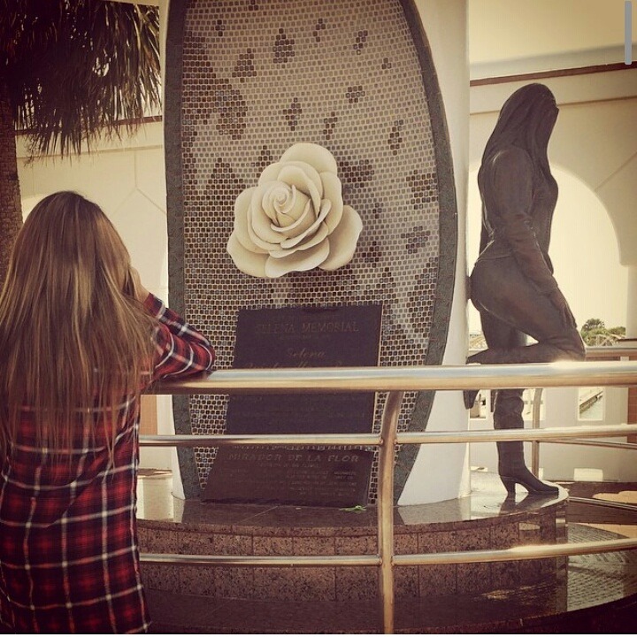 mizzjasminevillegasnewz:  Highlights of my trip #selena