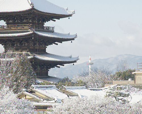 yudoku - 八坂の塔と京都タワー ／ Yasaka Tower & Kyoto Tower by Yuya...