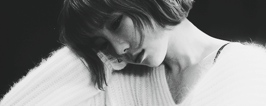femaleidol:  â€œDreaming in the rainâ€¦â€ | Taeyeon teasers 