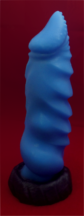 akifutoys:  Some recent pictures of a Draegen made to order. This was a split firmness test - the shaft is slightly softer than usual (allowing bendability and squishiness), where as the base was made more firmly. The shaft was bright blue, the base in