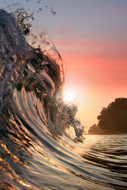 vurtual:  Breaking Surf (by Vitaliy Sokol)