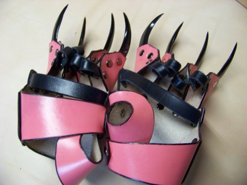 strongholdleather:Pretty in Pink! (shhh I really like 80’s movies) So you can be adorable whil