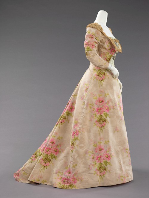 costumeloverz71: House Of Worth Evening dress  ca. 1897