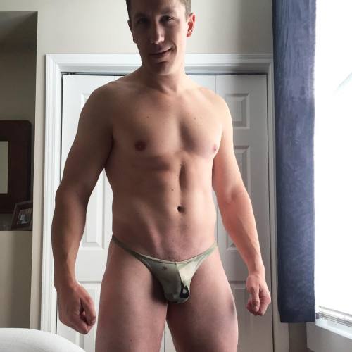 spandexbud:  Getting dressed for work. Happy Monday everybody! #thongmonday #joesnyder #camothong #bulgingmen #meninthongs