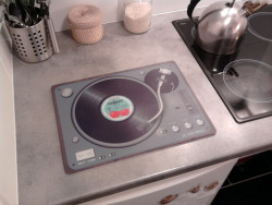 Djritch:  Record Player Glass Chopping Board Http://Www.josephjoseph.com/Product/Record-Player