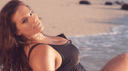 heylookcelebs-deactivated202212:Ashley Graham 