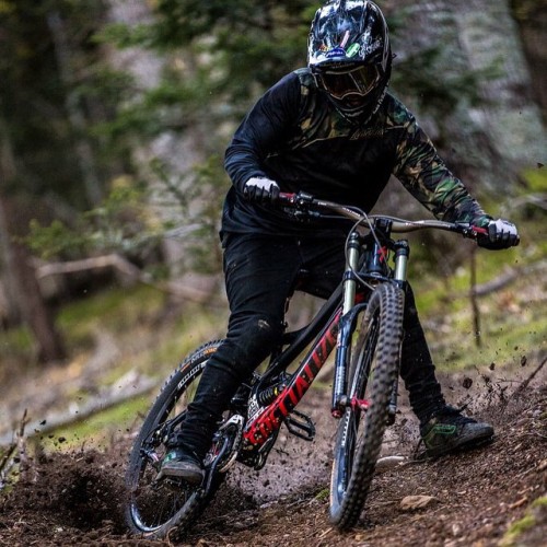 hopetech:@lluislacondeguy aboard his dirty Demo ✊Image - Ale do Lullo #hopetech #hopehoops #lamolina
