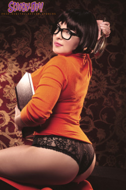 curviestcosplays:  cosplayhotties:  Velma got a booty by ~mariedoll   *moan*