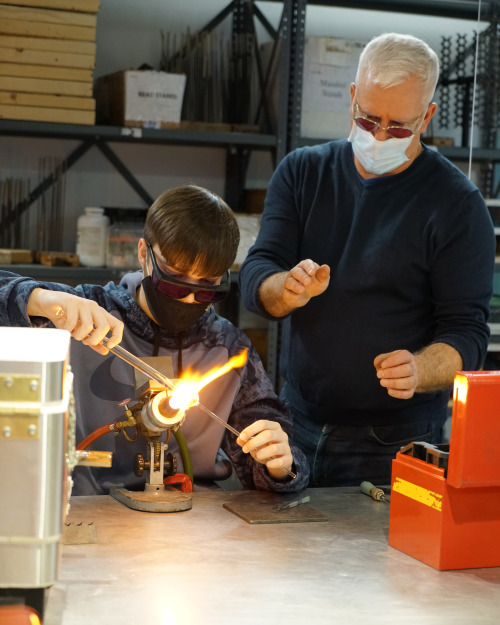 This fall, students from the High School Learning Center studied flameworking with Stephen Brucker. 