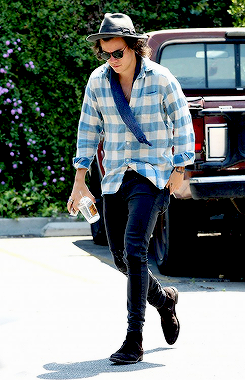 styzles-deactivated20151205:  Harry Styles leaves Food Lab in West Hollywood on May
