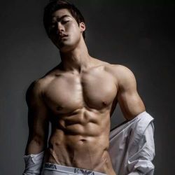 yumyumasianhunks:  yum yum Asian hunks. check out my blog