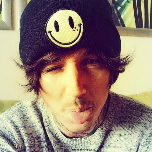 bandsoffthewalls:  Oliver Sykes. 