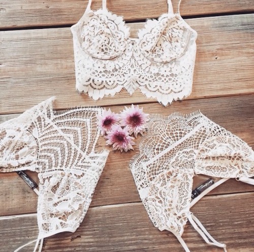 rnotel:  MODERN x BOHO