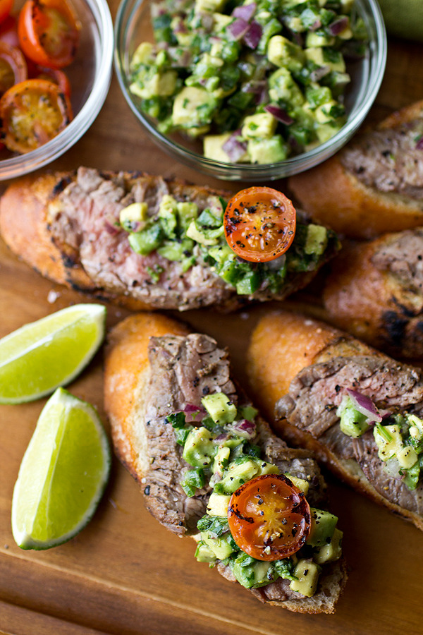 boozybakerr:  Grilled Steak Avocado Salsa Crostini 