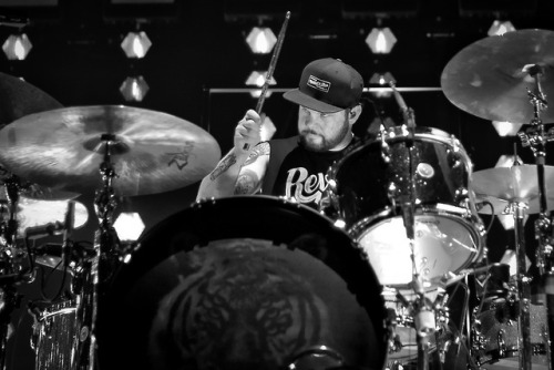 Ben Thatcher of Royal Blood© Mauro Melis // November 9, 2017