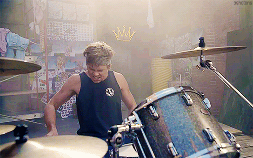 ashotons:  5 Seconds of Summer - She Looks So Perfect 