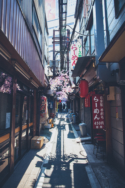 caelestial:  20120327-1 by Bernard C. on Flickr. 