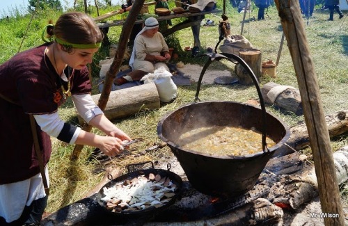 lamus-dworski: Early medieval food part 1: photos taken during various reenactment festivals in Pola