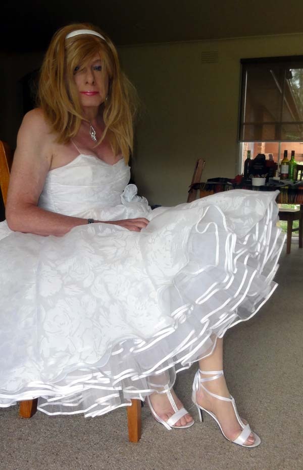 thetransgenderbride:  These informal wedding dresses (and their associated petticoats)