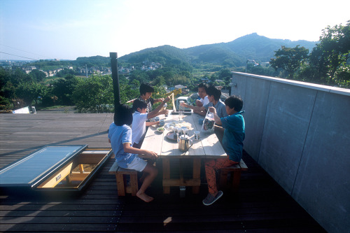 Tezuka - Roof house, Hadano 2001. Photos © Katsuhisa Kida.