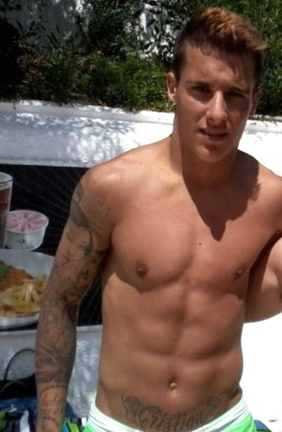 lockerroomkiller: Cristian Tello getting ready for the new season. I think we are ready for him too&