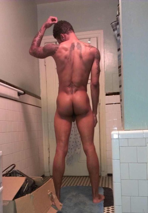 iloveazz89:  iloveazz89.tumblr.com   To submit ass pics send them to KIK : topjerzee.