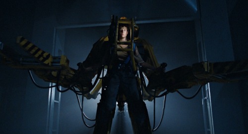 Aliens  [ 1986 ] Dir:  James CameronDoP:  Adrian Biddle