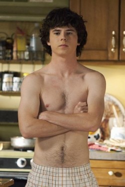 dr-manly-man:  Charlie McDermott in “The Middle”