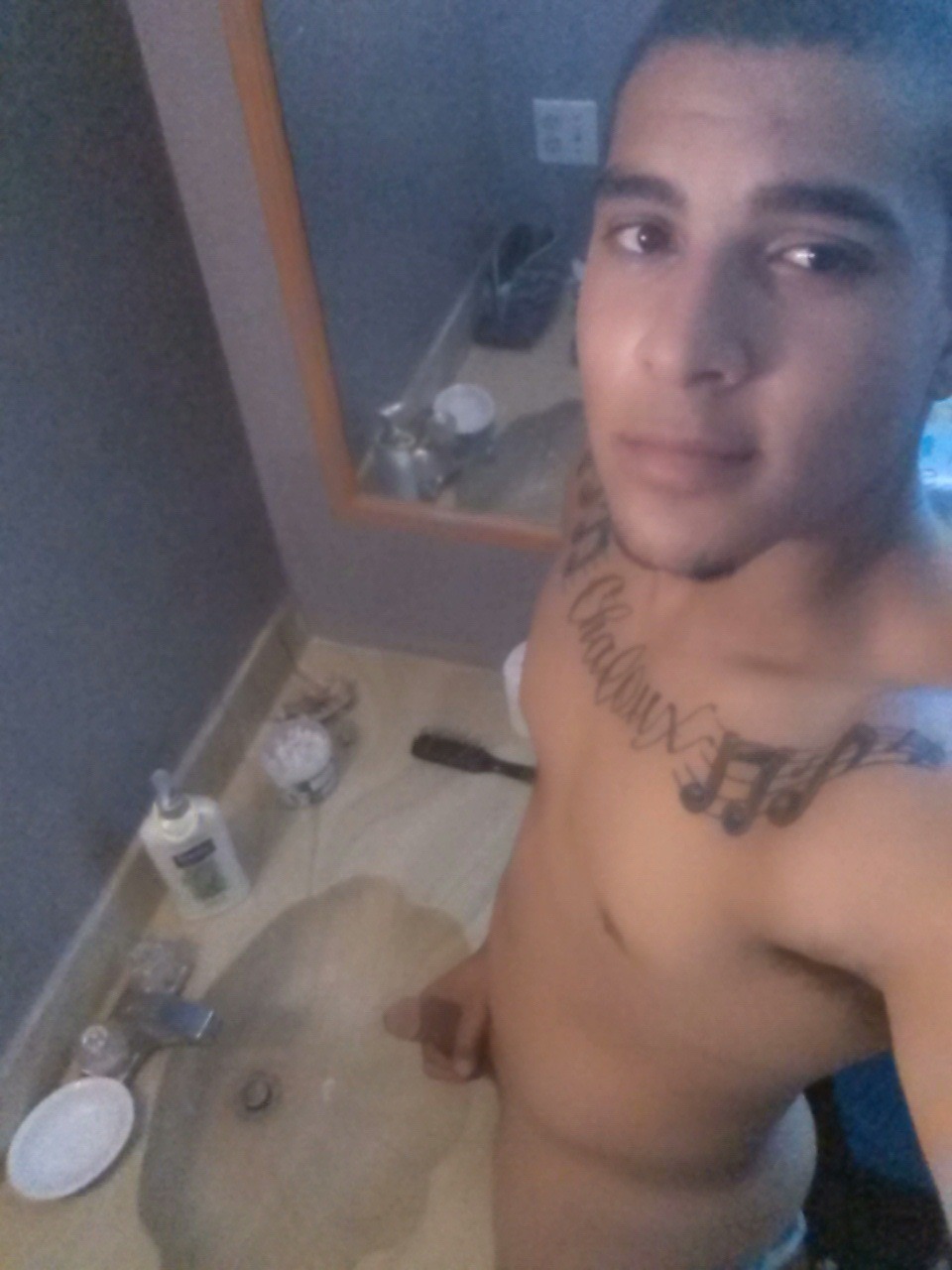 sextinguys:  collegeguykingdom:  Instagram trick…musical notes  He is such a stud!