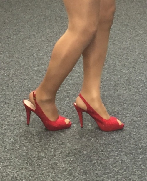 tammyslegs: my legs in nude nylon and high heels, hope you like them. Wish you all a lovely day 