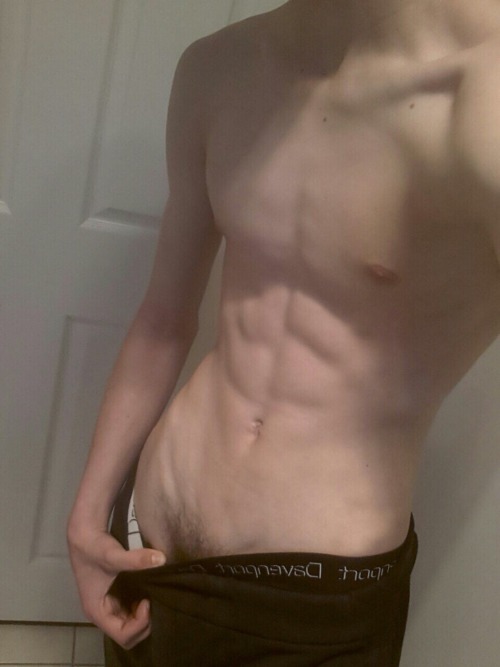 twinkisfood:  New long dick jerk 18 yr old, Follow and Reblog for more Straight Baited Guys, I’m also taking requests for guys to kik and if u have lots of kik vids of guys so do I DM me , Reblog the shit out of this 