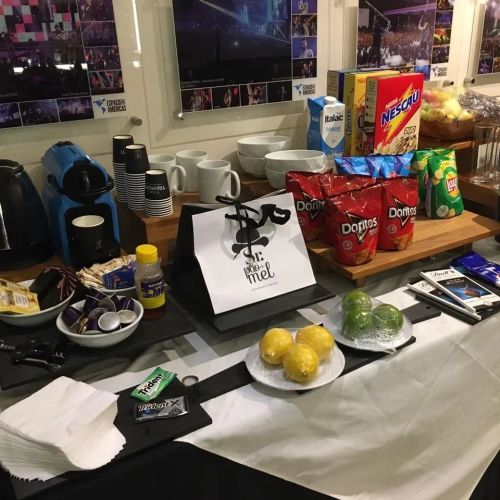 Snacks and gifts backstage at Louis’ show(s) in São Paulo, Brazil - posted 30/5