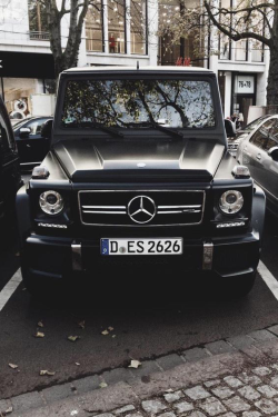 stayfr-sh:  Blacked Out G63