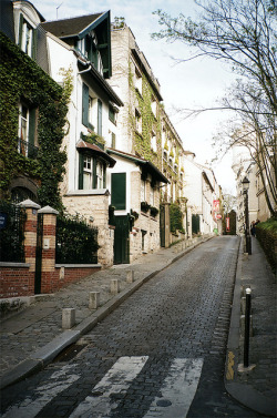 ambiivallence:  Rue Corot by Plaggue on Flickr