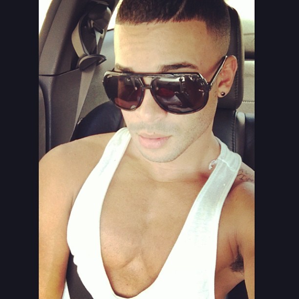 badniggjuju:  Look at you, then look at me #freshy