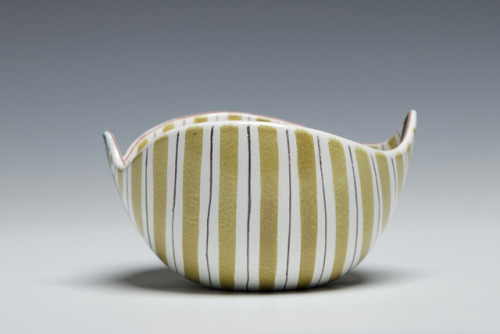 Stig Lindberg, bowl, 1950-1959. Terra cotta glaze. For Gustavsberg Manufacture, Sweden. Via Goldstei