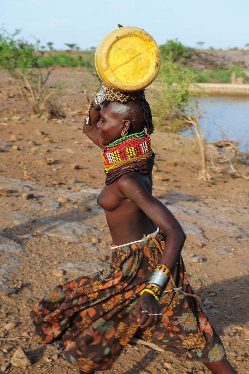 Kenyan Turkana girl, by Luca Gargano. porn pictures